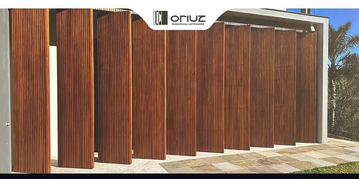 Sistema de lâminas de madeira em obra da Oriuz